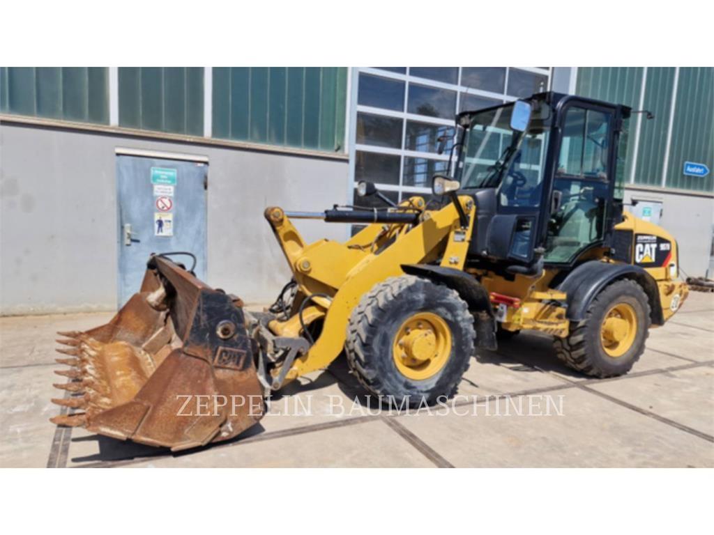 CAT 907H لوادر بعجل