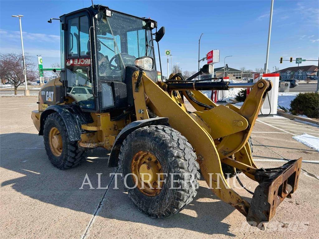 CAT 907H2 لوادر صغيرة