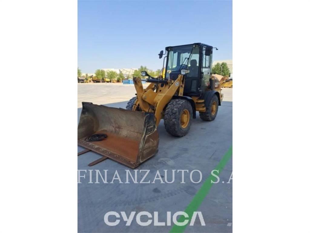 CAT 907M لوادر بعجل