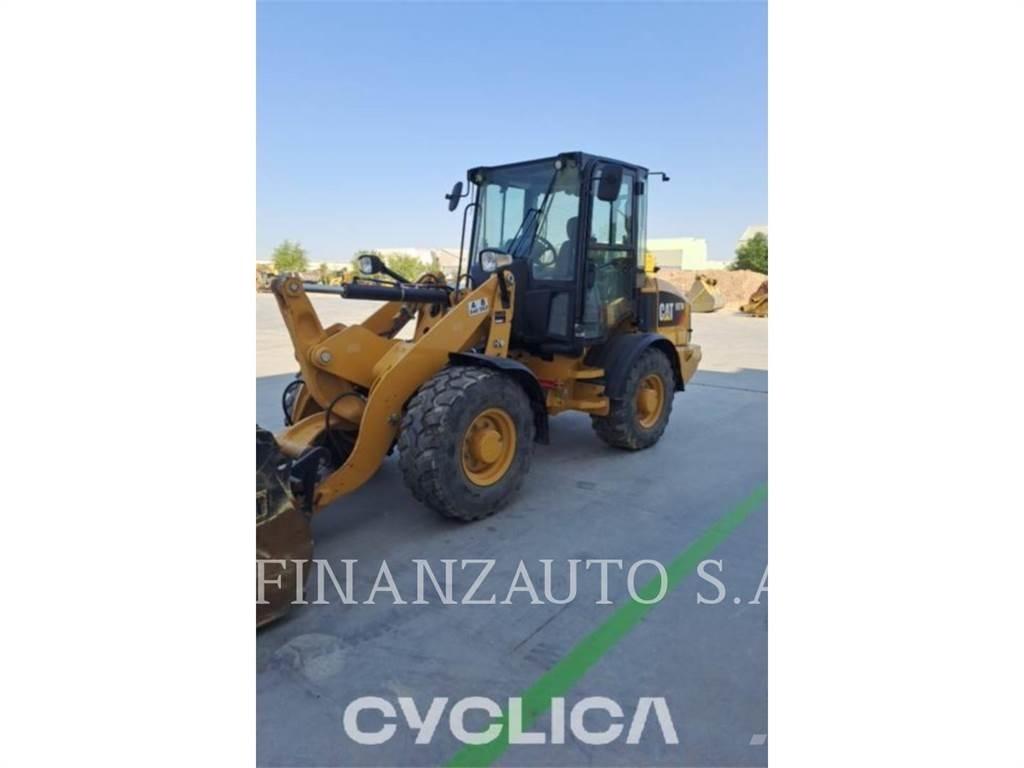CAT 907M لوادر بعجل