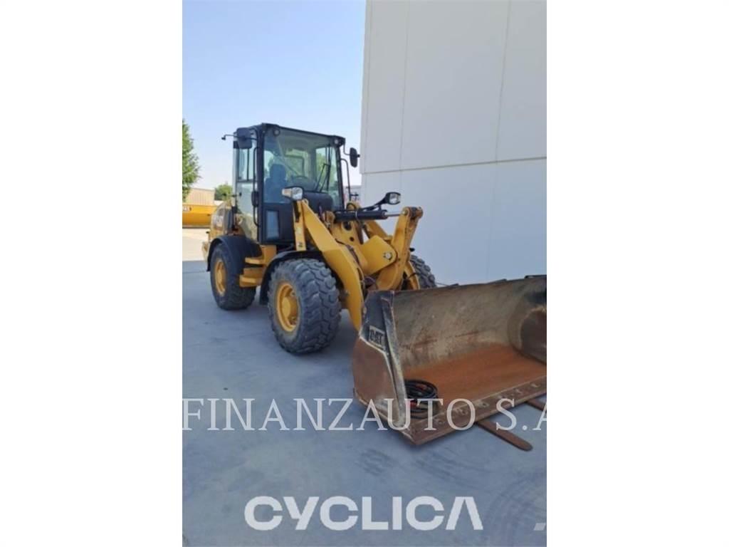 CAT 907M لوادر بعجل