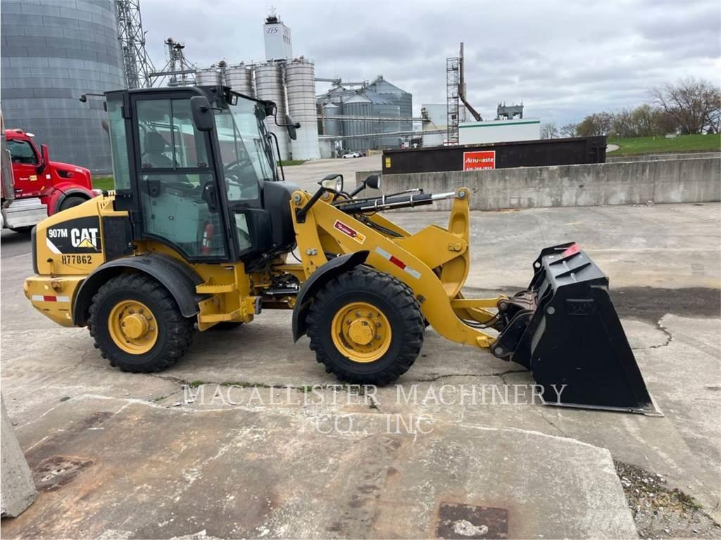 CAT 907M لوادر بعجل