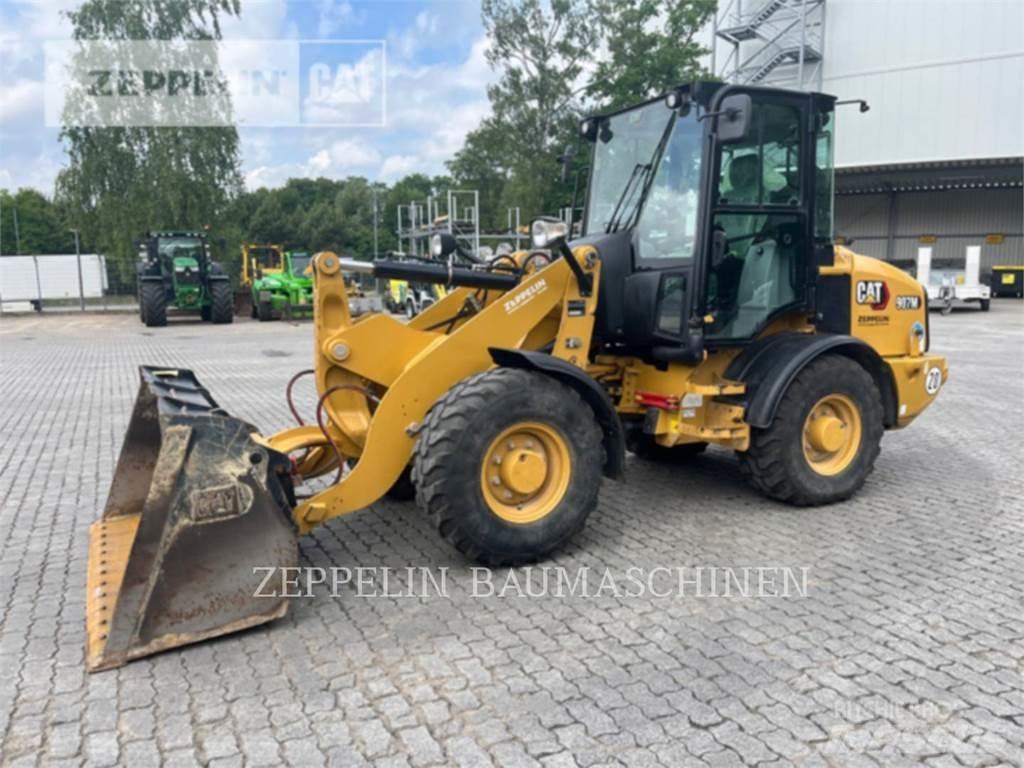 CAT 907M لوادر بعجل
