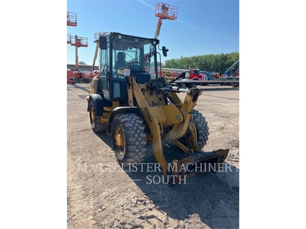CAT 907M لوادر بعجل