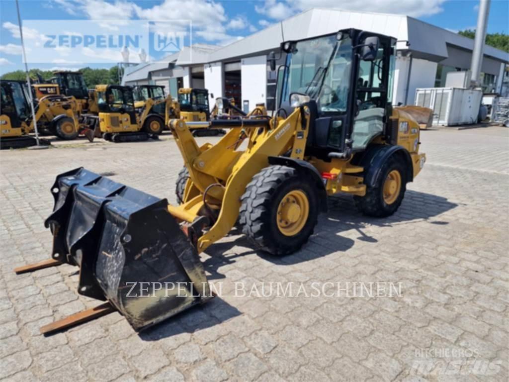 CAT 907M لوادر بعجل