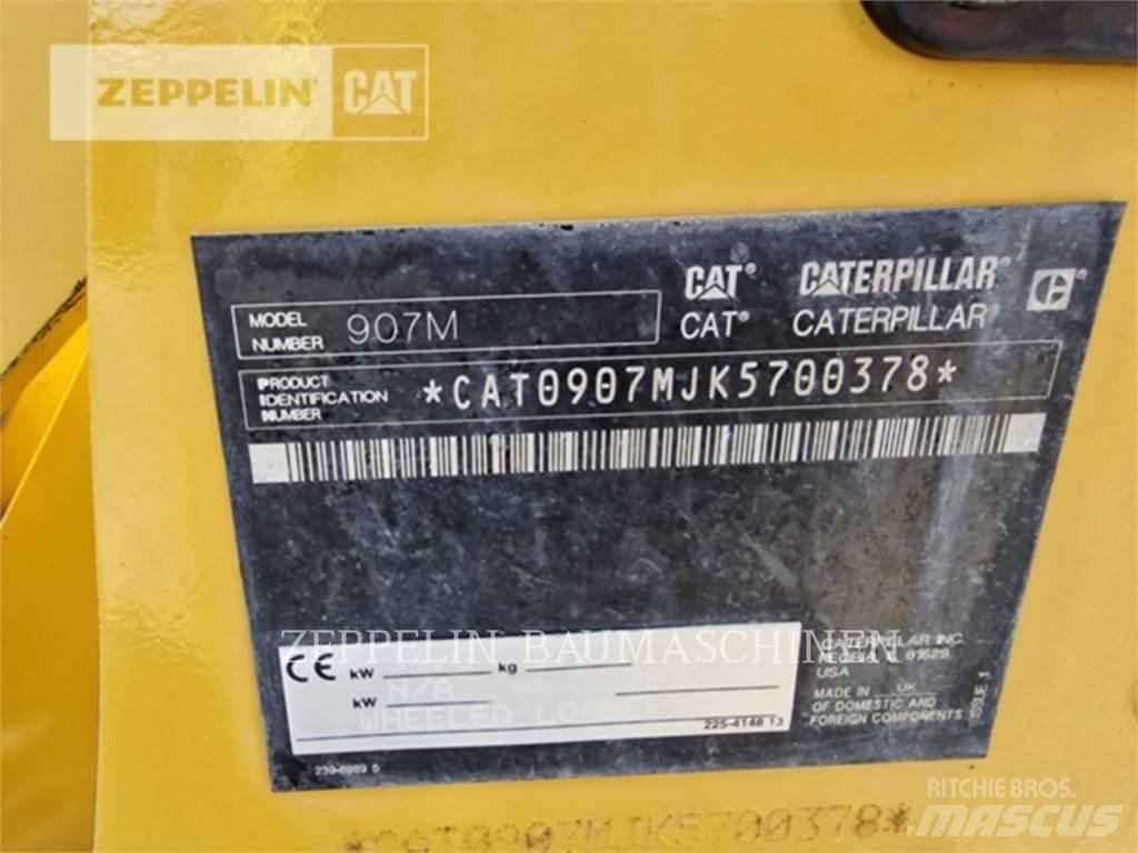 CAT 907M لوادر بعجل