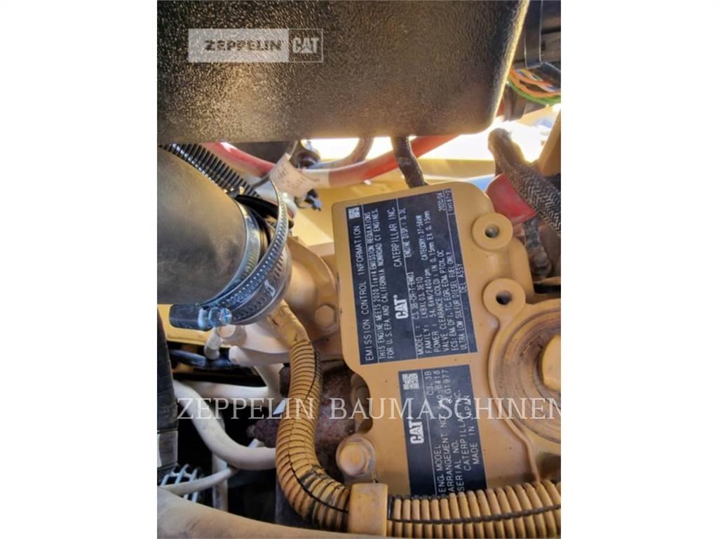 CAT 907M لوادر بعجل