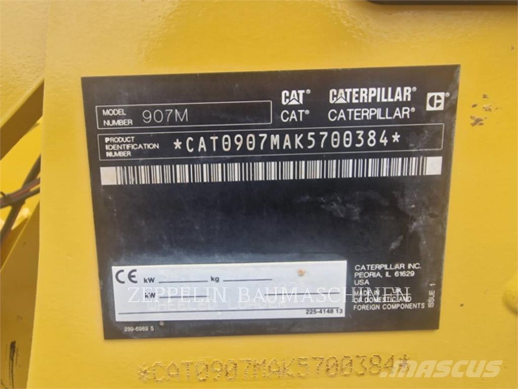 CAT 907M لوادر بعجل