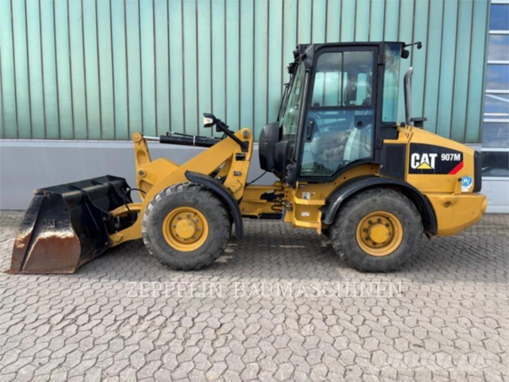 CAT 907M لوادر بعجل