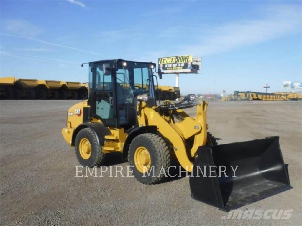 CAT 907M لوادر بعجل