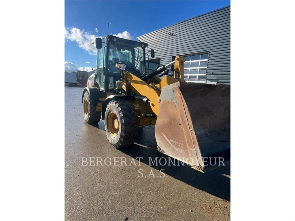 CAT 908 لوادر بعجل