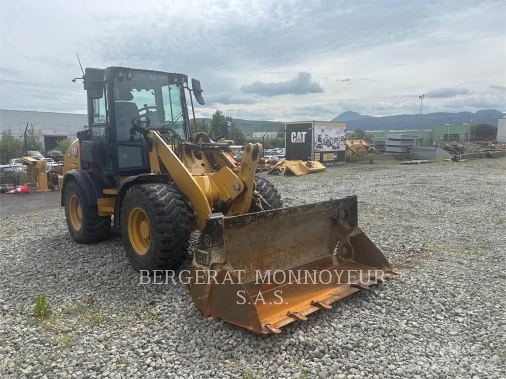 CAT 908 لوادر بعجل