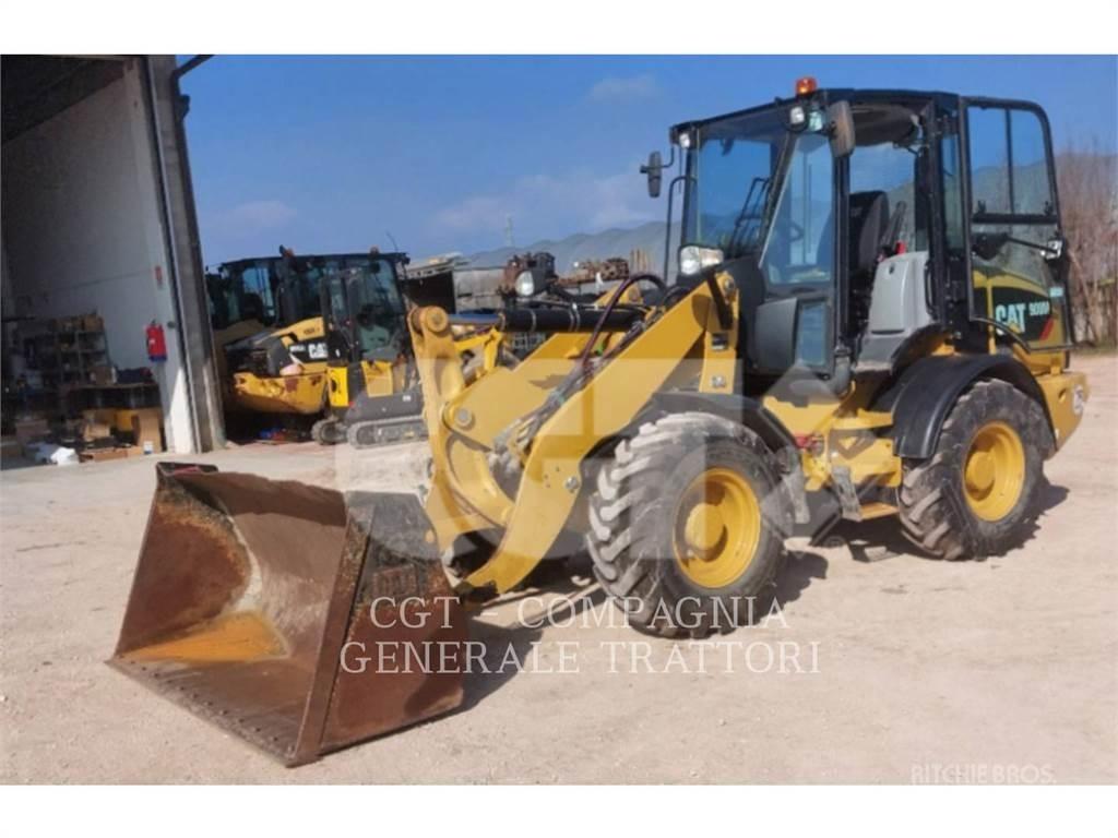 CAT 908 M لوادر بعجل