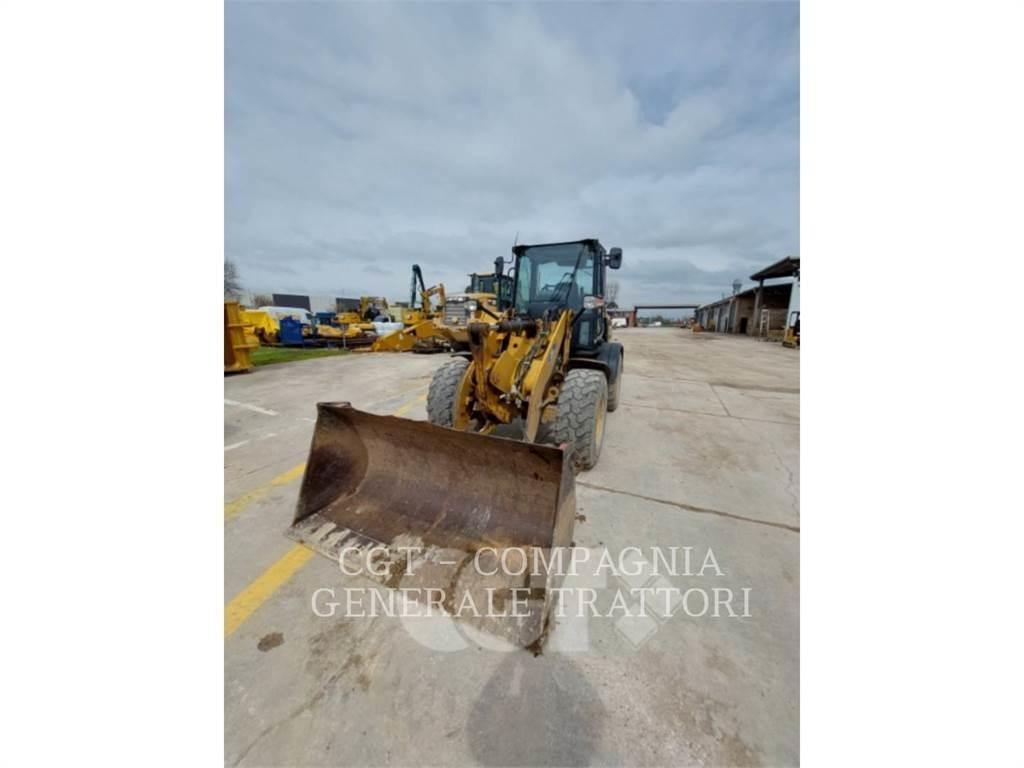 CAT 908 M لوادر بعجل