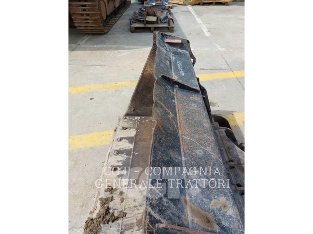 CAT 908 M لوادر بعجل