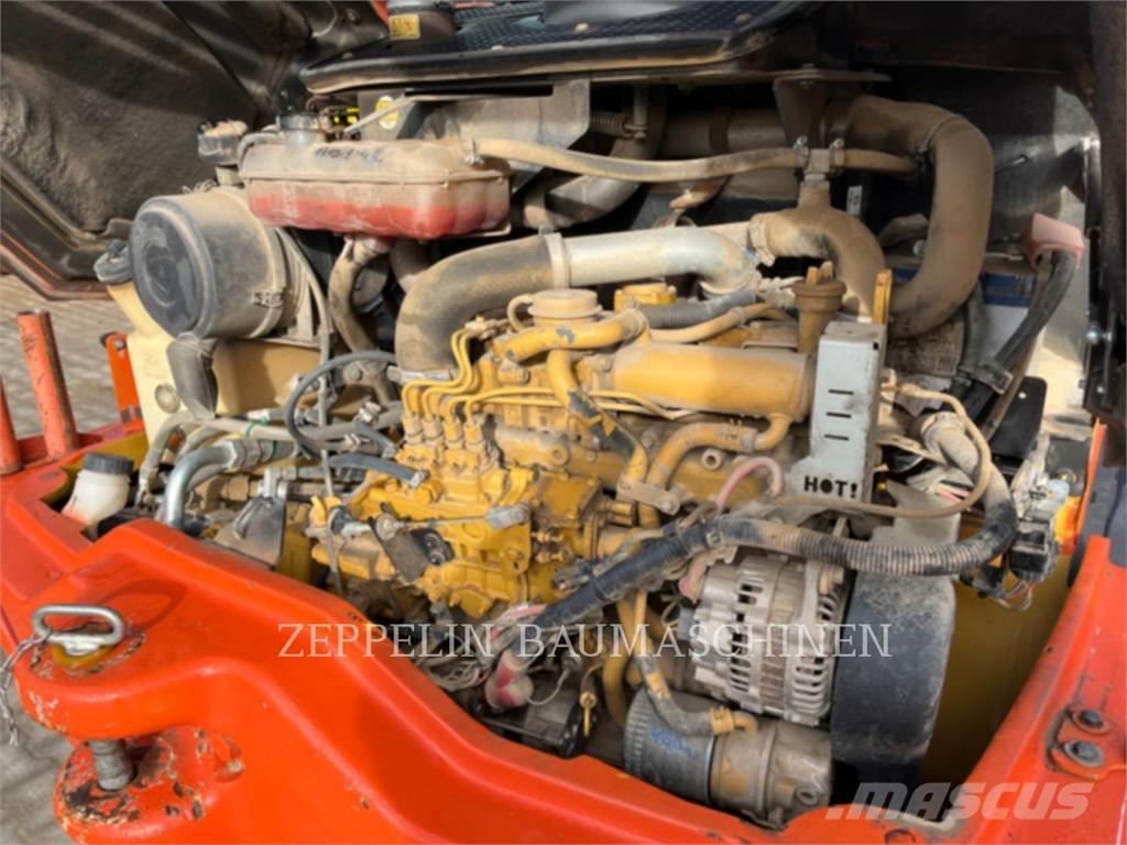 CAT 908H لوادر بعجل