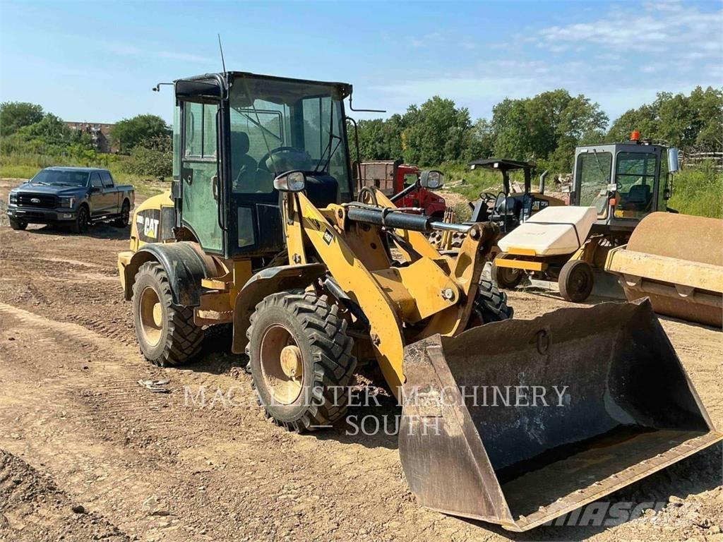 CAT 908H2 لوادر بعجل