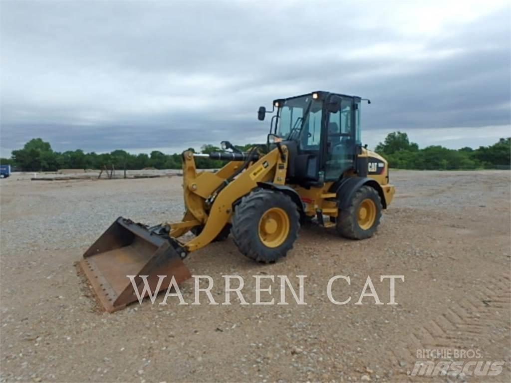 CAT 908M لوادر بعجل