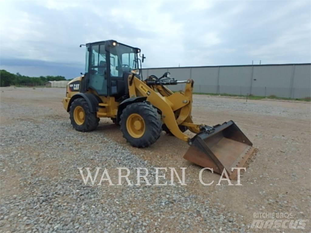 CAT 908M لوادر بعجل