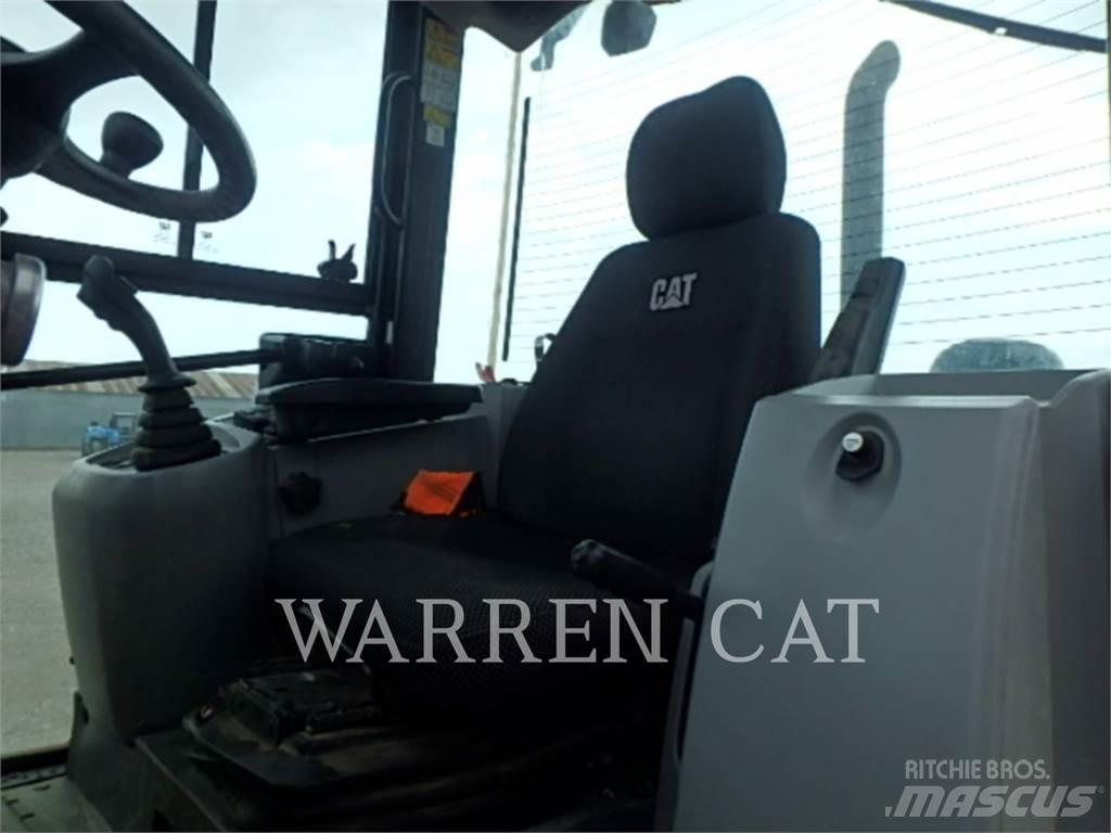 CAT 908M لوادر بعجل