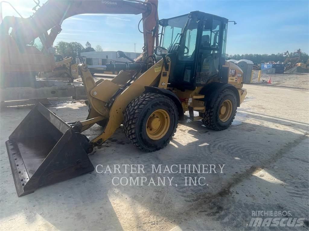 CAT 908M لوادر بعجل
