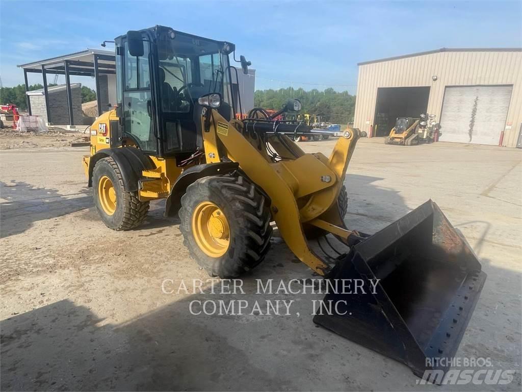 CAT 908M لوادر بعجل