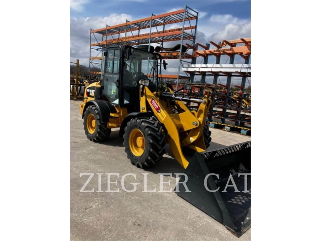 CAT 908M لوادر بعجل