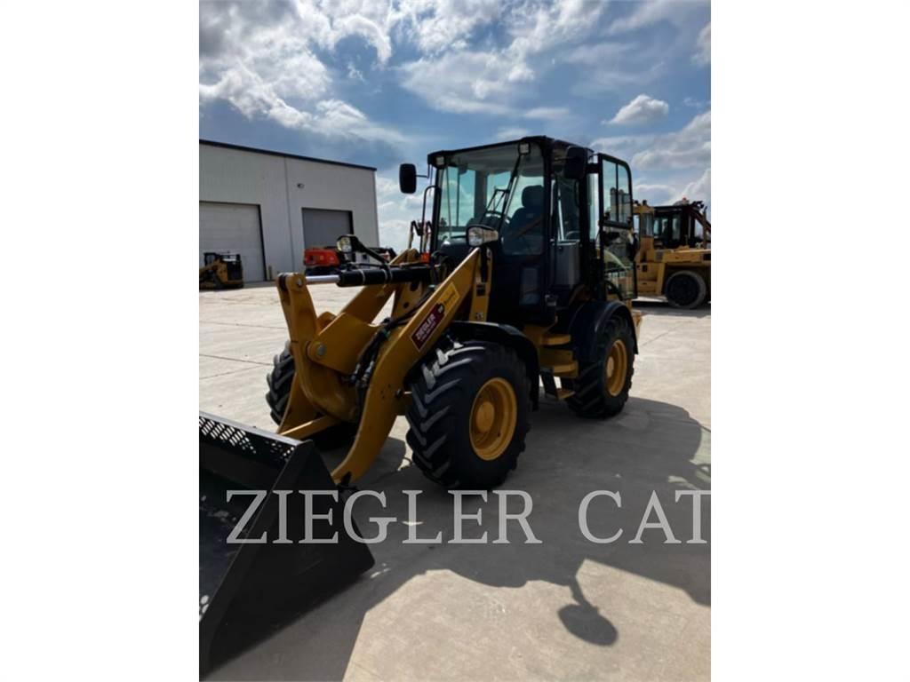 CAT 908M لوادر بعجل