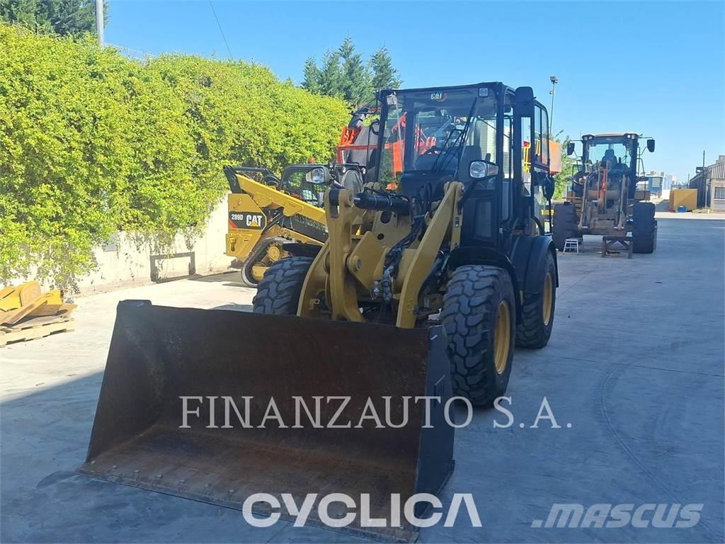 CAT 908M لوادر بعجل
