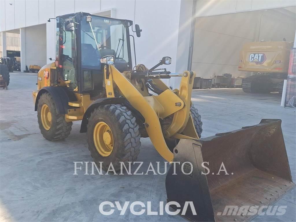 CAT 908M لوادر بعجل