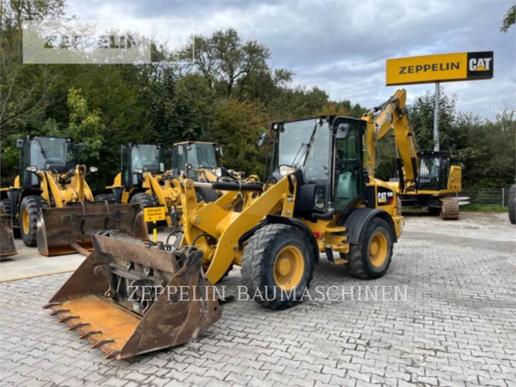 CAT 908M لوادر بعجل