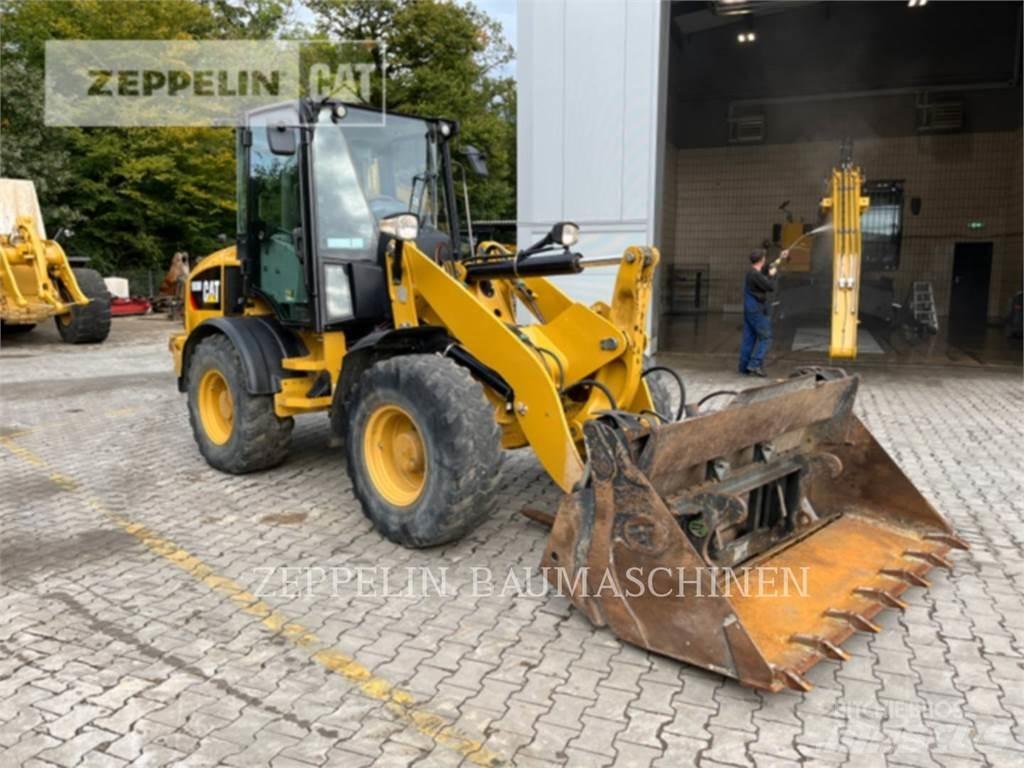 CAT 908M لوادر بعجل