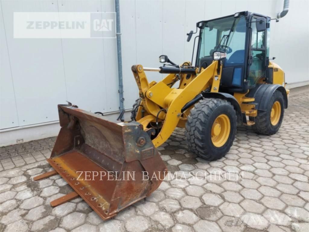 CAT 908M لوادر بعجل