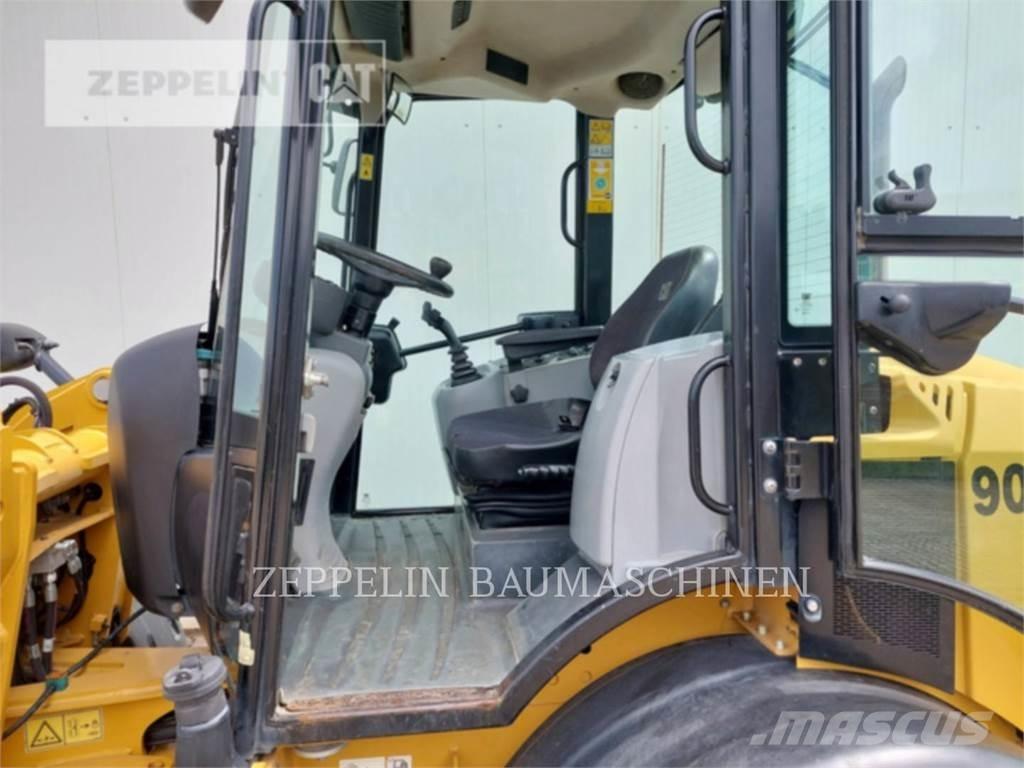 CAT 908M لوادر بعجل
