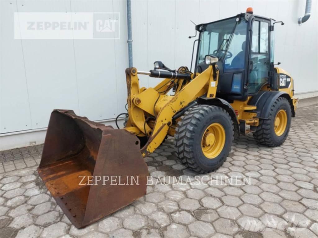 CAT 908M لوادر بعجل