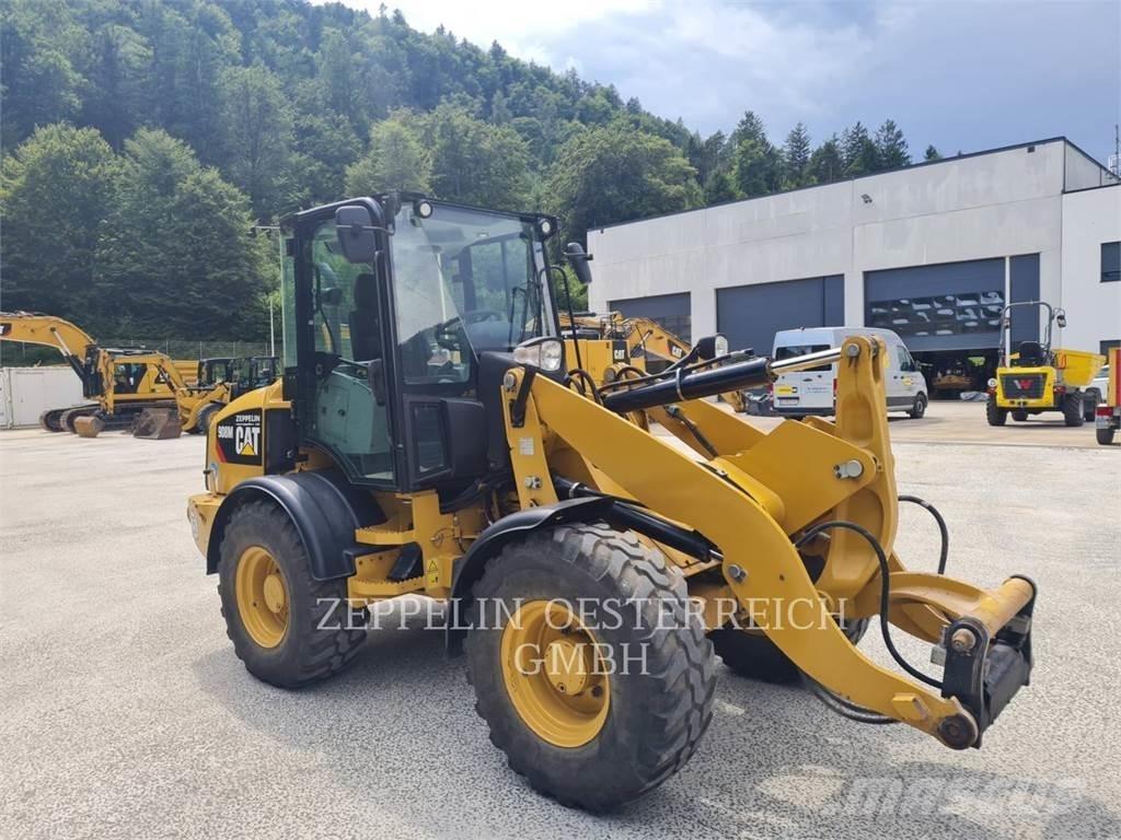 CAT 908M لوادر بعجل