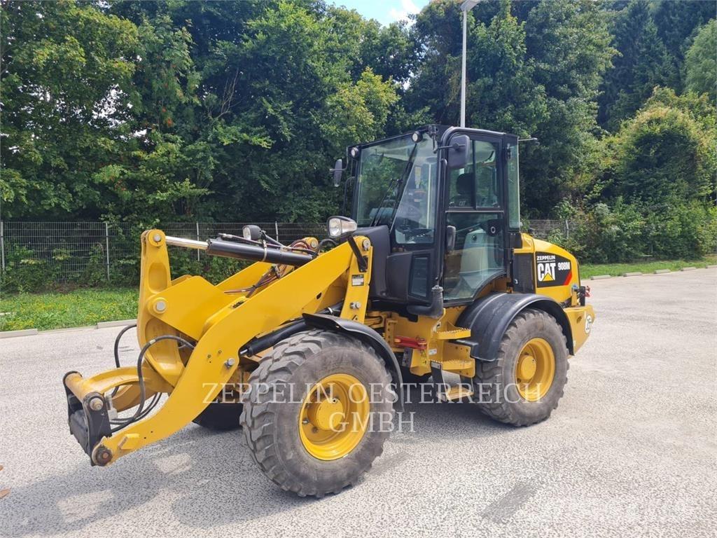 CAT 908M لوادر بعجل