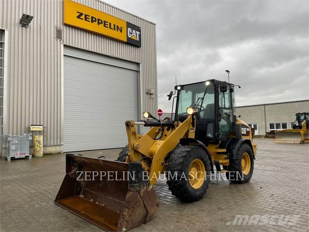 CAT 908M لوادر بعجل