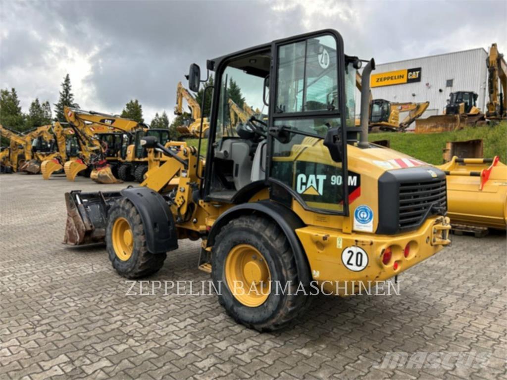 CAT 908M لوادر بعجل