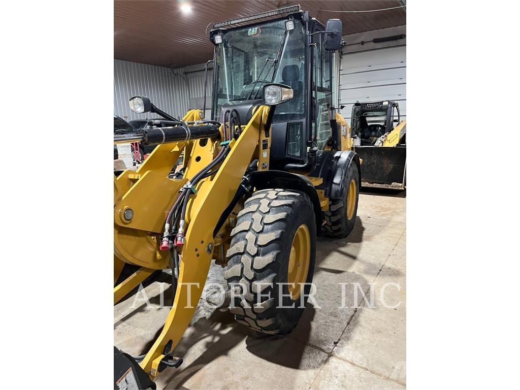 CAT 908M لوادر صغيرة