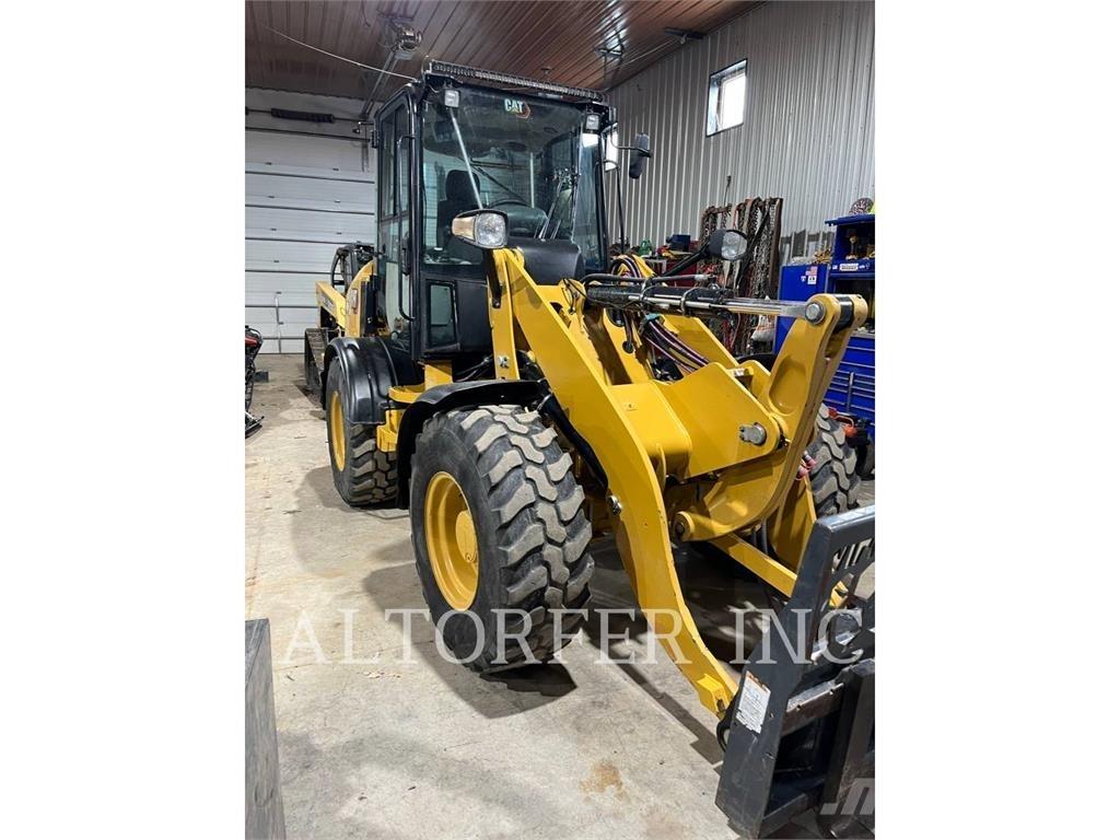 CAT 908M لوادر صغيرة