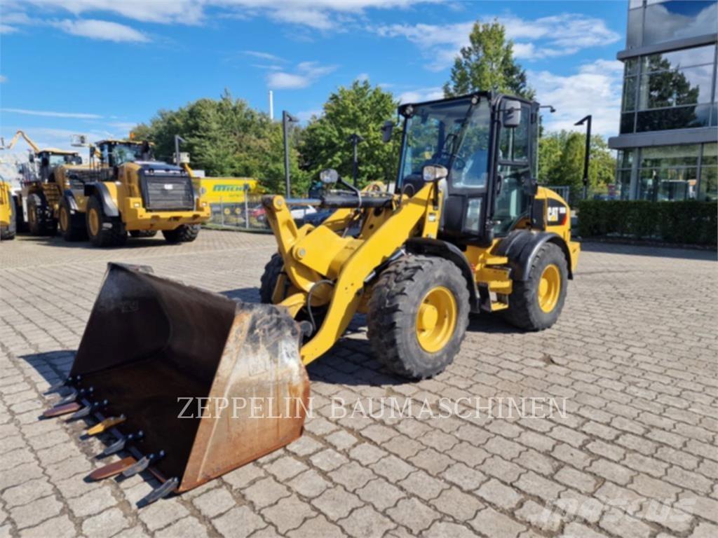 CAT 908M لوادر بعجل