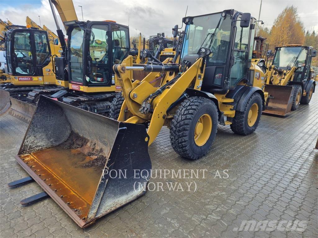 CAT 908M لوادر بعجل