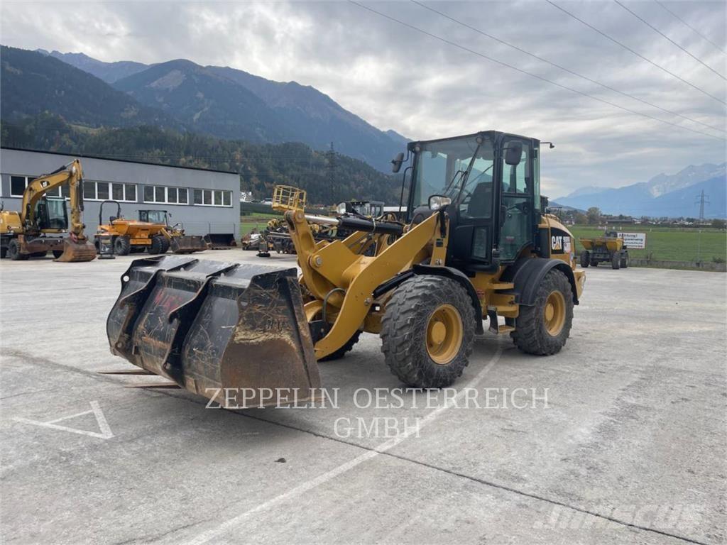 CAT 908M لوادر بعجل