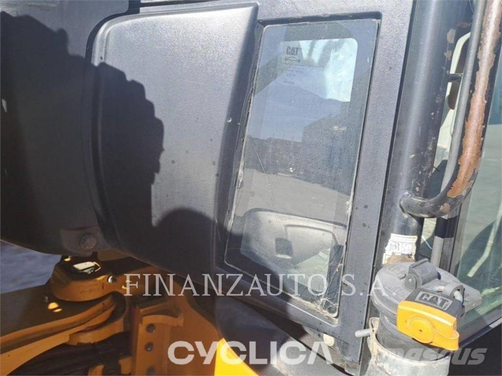 CAT 908M لوادر بعجل