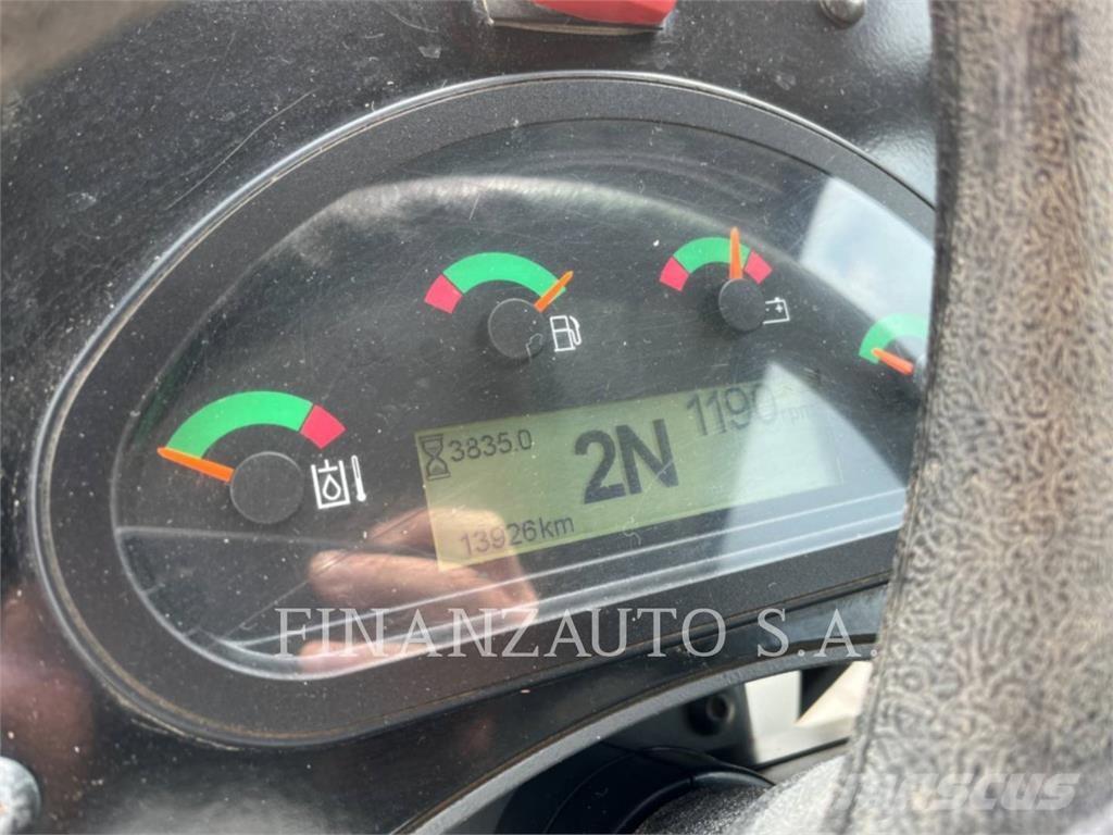 CAT 908M لوادر بعجل