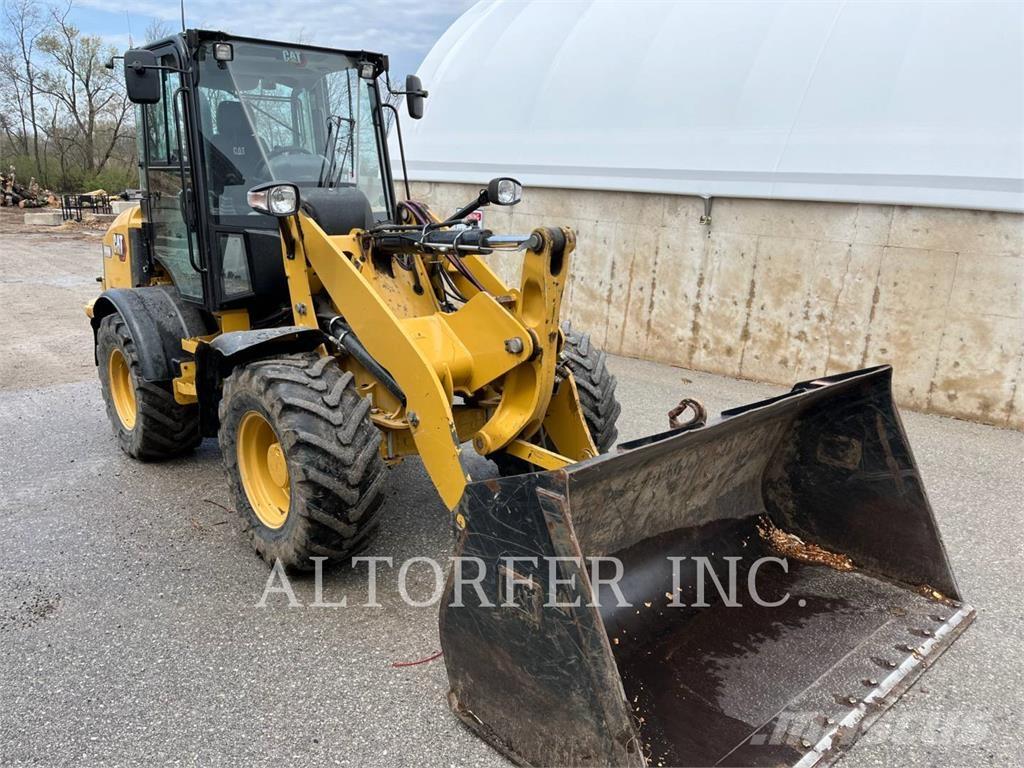 CAT 908M لوادر صغيرة