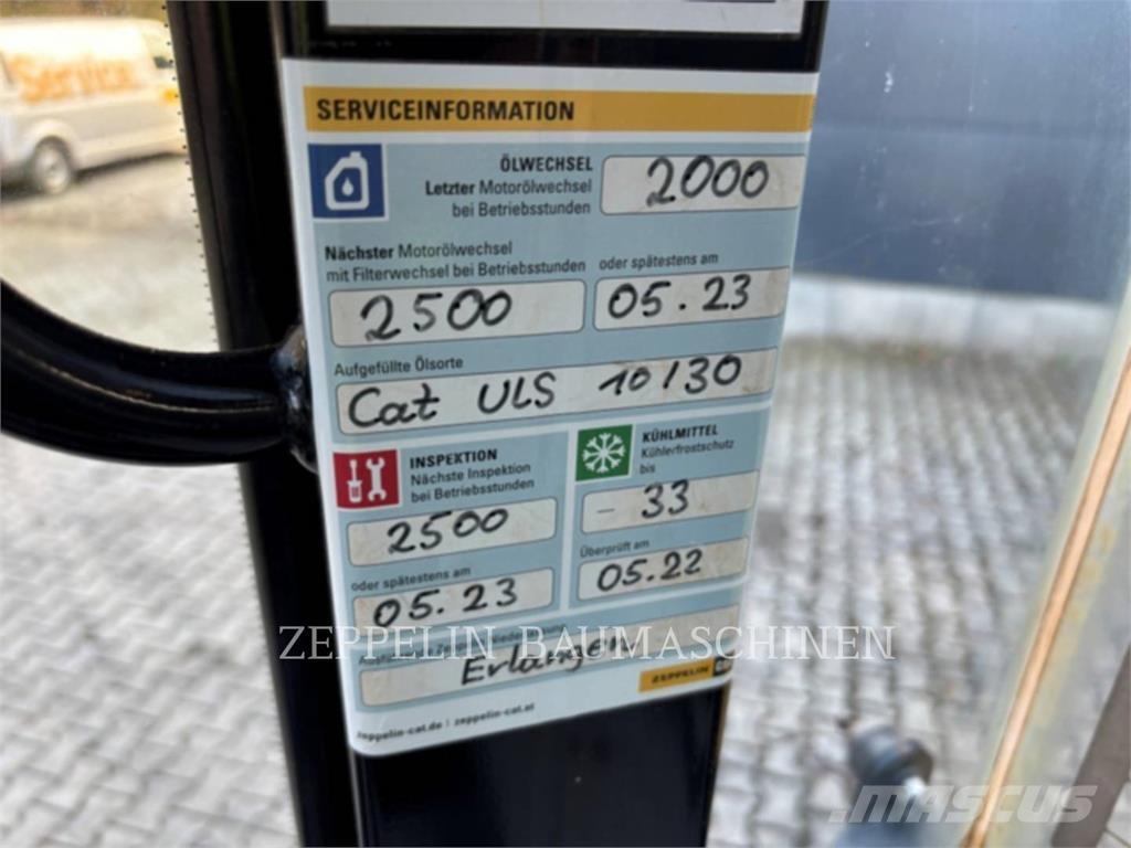 CAT 908M لوادر بعجل