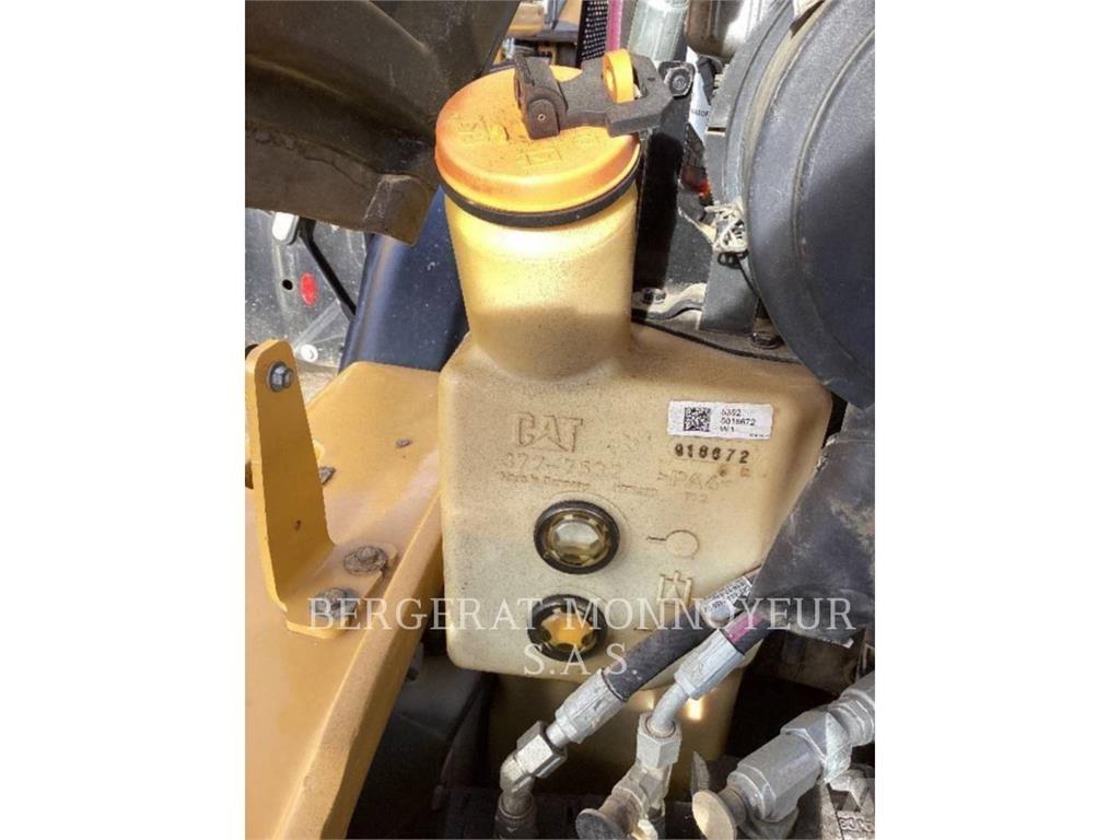 CAT 908M لوادر بعجل