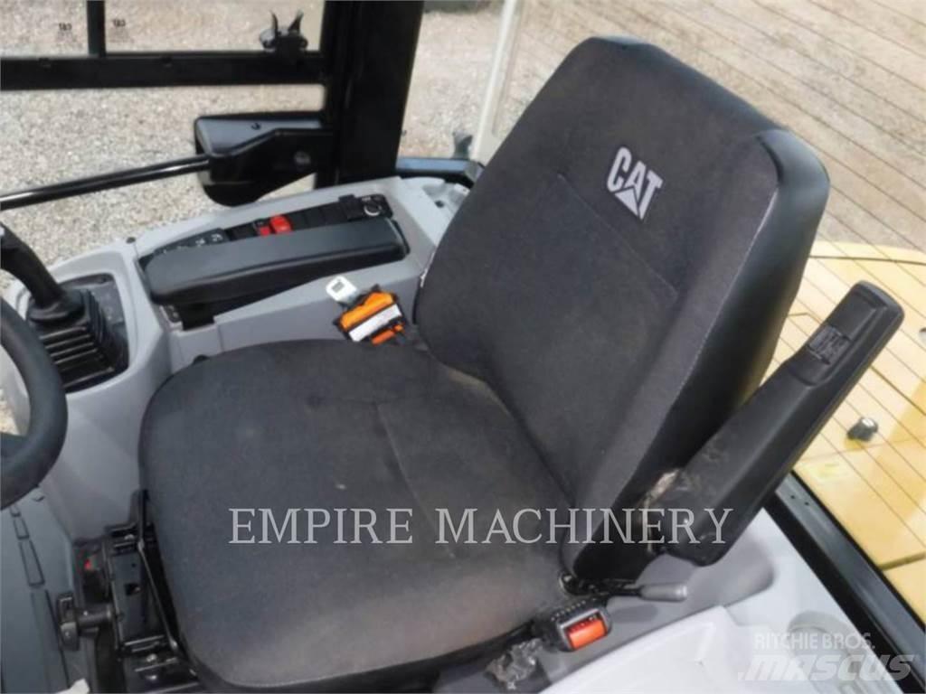 CAT 910-14 لوادر بعجل